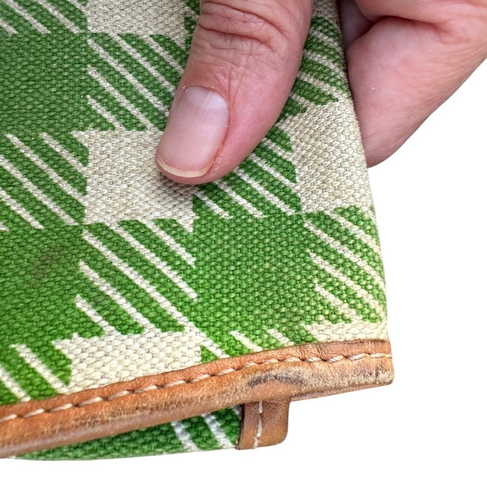 Dooney & Bourke Green and Tan Checkered Wristlet vintage - Picture 5 of 6
